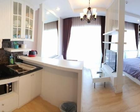 Cozy Near Beach 200M With Toproof Pool At Patio Bangsaen Exterior photo