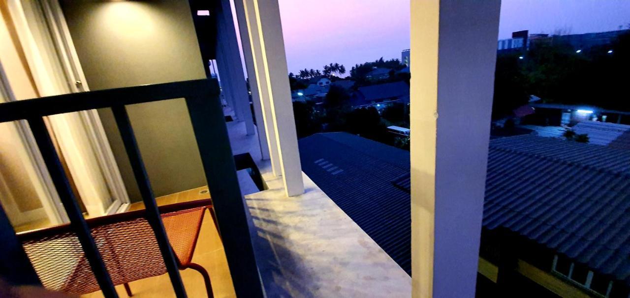 Cozy Near Beach 200M With Toproof Pool At Patio Bangsaen Exterior photo
