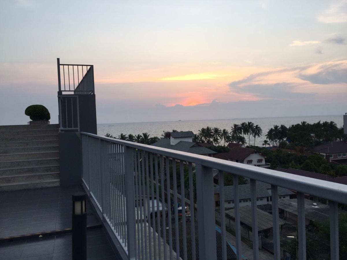 Cozy Near Beach 200M With Toproof Pool At Patio Bangsaen Exterior photo